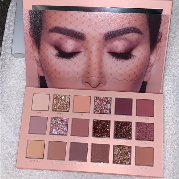 Makeup - Picture 3 of 5